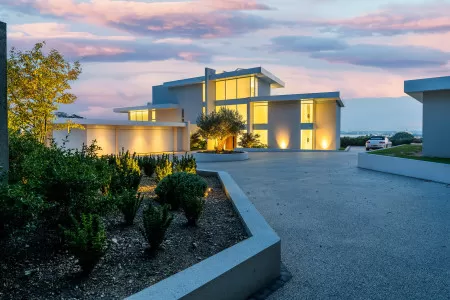 2Hampshire Light 50 Newtown Road 137